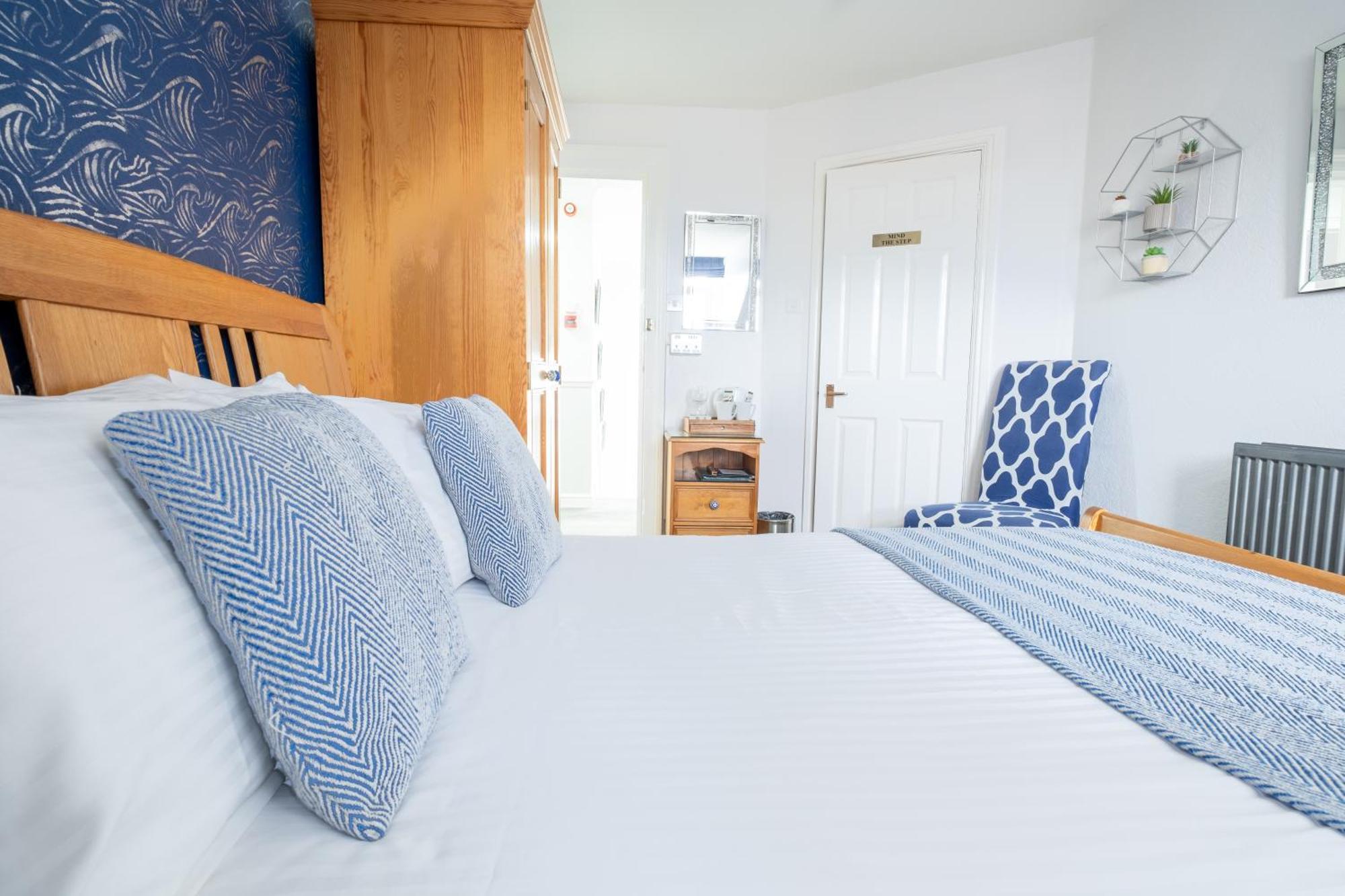 Number 7 Guest House วิทบี ภายนอก รูปภาพ
